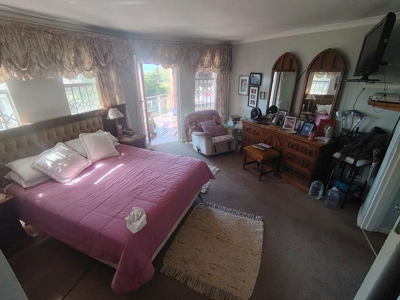 4 Bedroom Property for Sale in Wavecrest Eastern Cape
